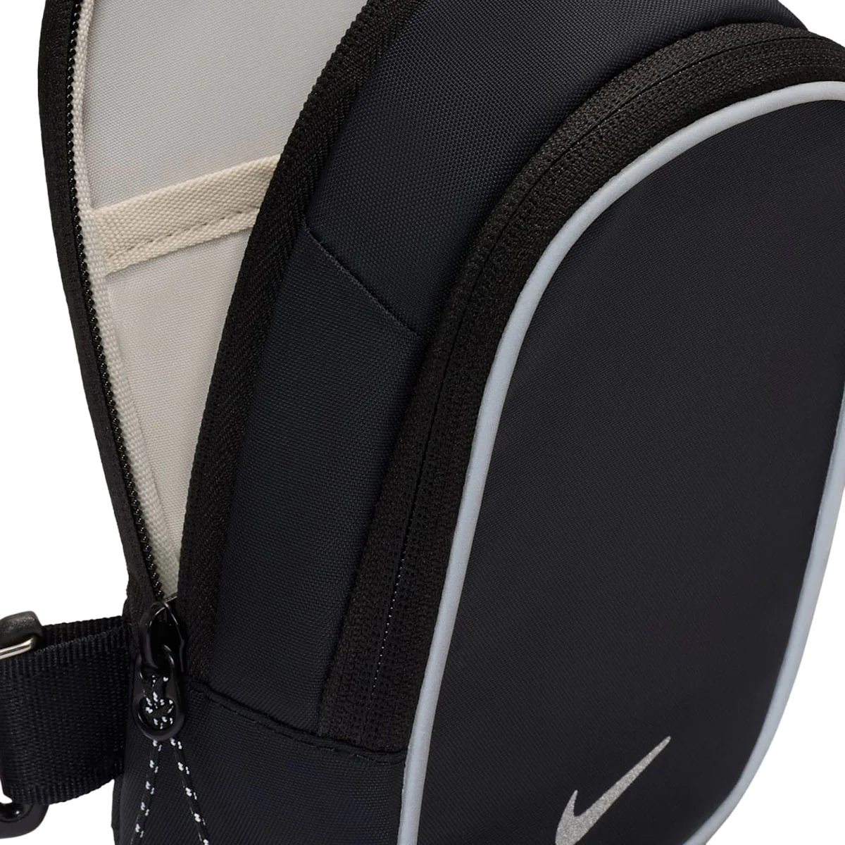 Nike SB Commute Crossbody Bag - Black/Black/Reflective Silver - Image 4